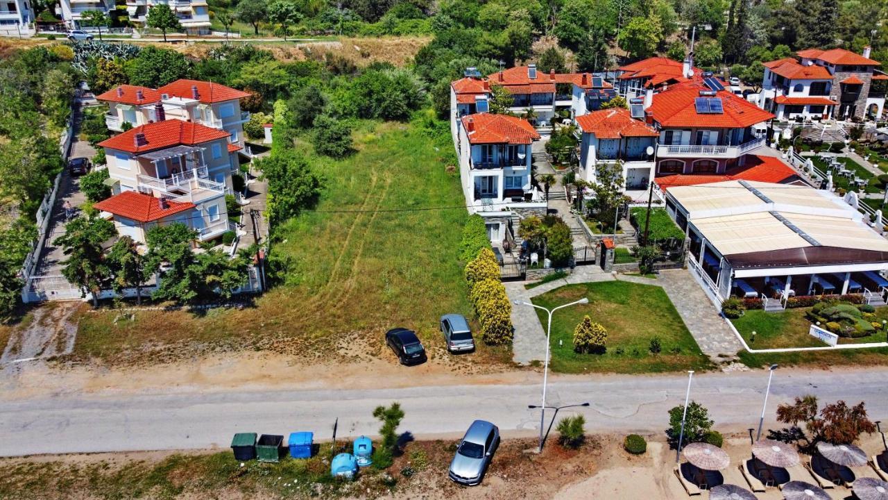 Beach Front Villa Nea Kallikrateia Exterior photo