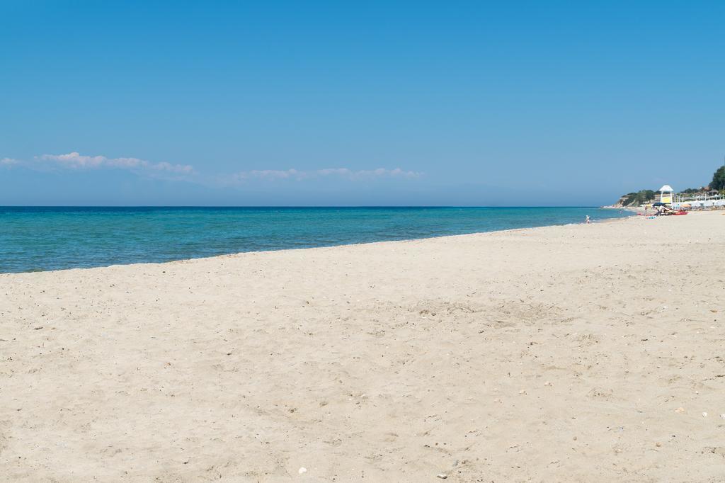 Beach Front Villa Nea Kallikrateia Exterior photo